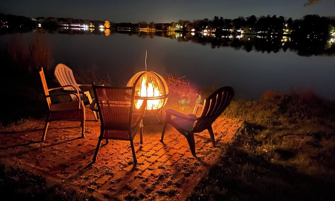 West Milford Cabin | Peaceful Lake Front Log Cabin- Sleeps 7 in 3 rooms