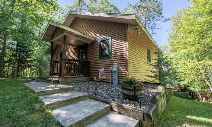 Rhinelander Cabin | Peaceful lakefront Cabin with High Speed Internet