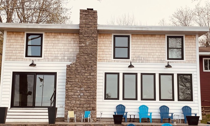 Raymond House | Peaceful Lakeside Escape