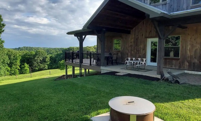 Dundee House | Peaceful Meadowsnn