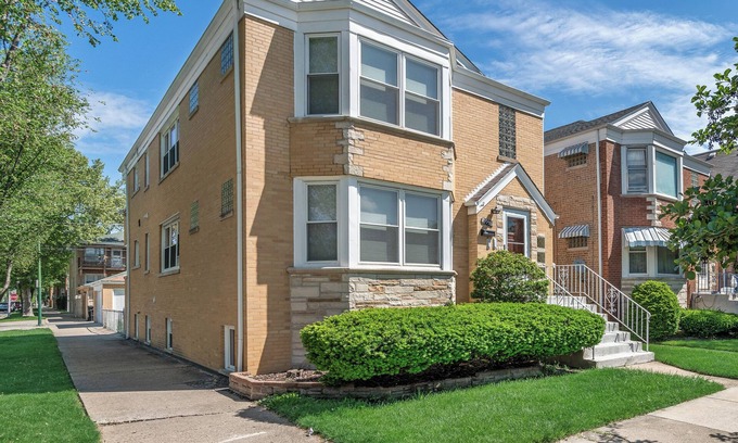 Cragin Apartment | Peaceful Oasis - Captivating Six-Bedroom Escape