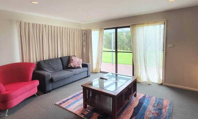 Salamander Bay Villa | Peaceful Paradise - golfers delight quiet well appointed villa