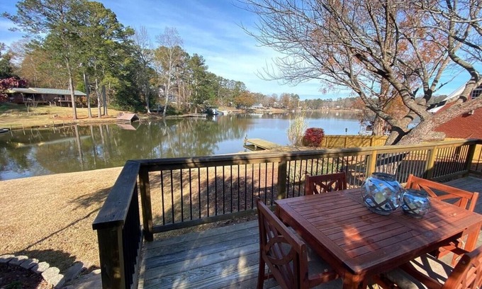 Carrollton House | Peaceful Retreat at Beautiful Lake Carroll