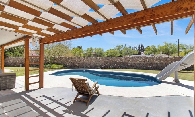 El Paso House | Peaceful retreat on a quiet cul de sac.