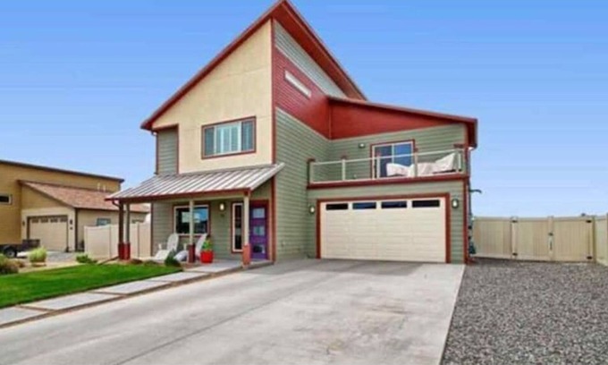 Pear Park House | Peaceful Riverwalk Retreat