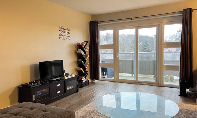 Glenridge Apartment | Peaceful Room in shared urban oasis