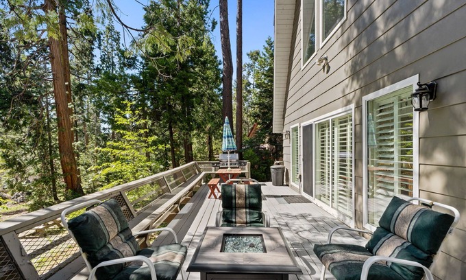 Sierra Cedars Cabin | Peaceful Shaver Lake Cabin w/Loft & Creek View