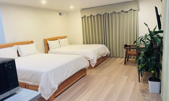 San Bruno House | Peaceful Stay Minutes from SFO – Spacious Room, Free Parking, Safe Neighborhood