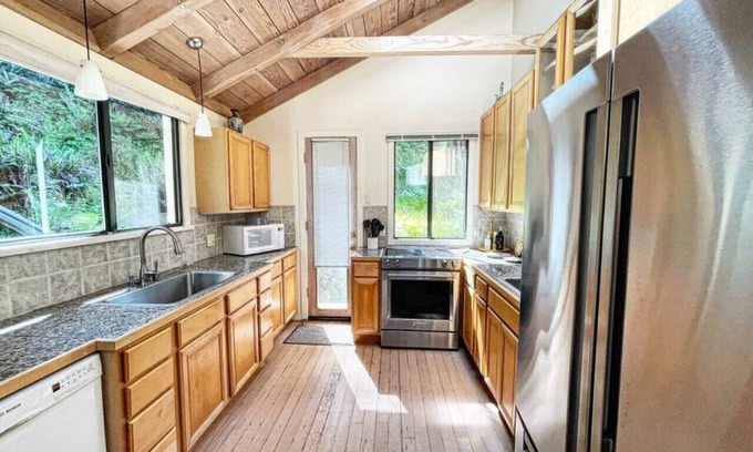 Inverness House | Peaceful Stay w/Mountain Views + Walk to Trails
