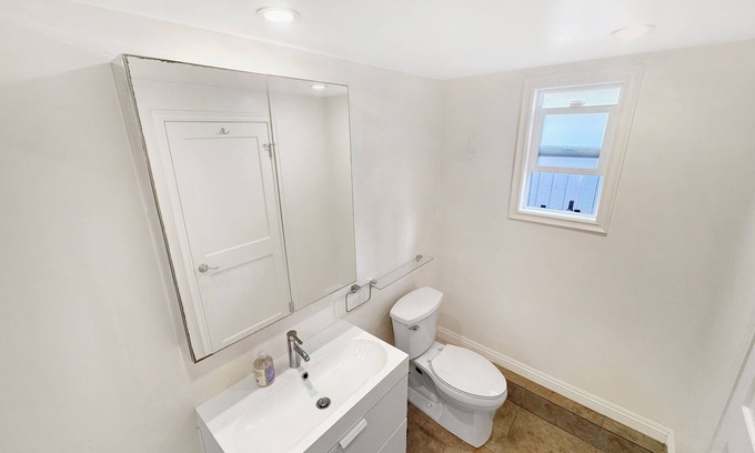 El Porto Apartment | Peaceful studio in Manhattan Beach a block to the beach