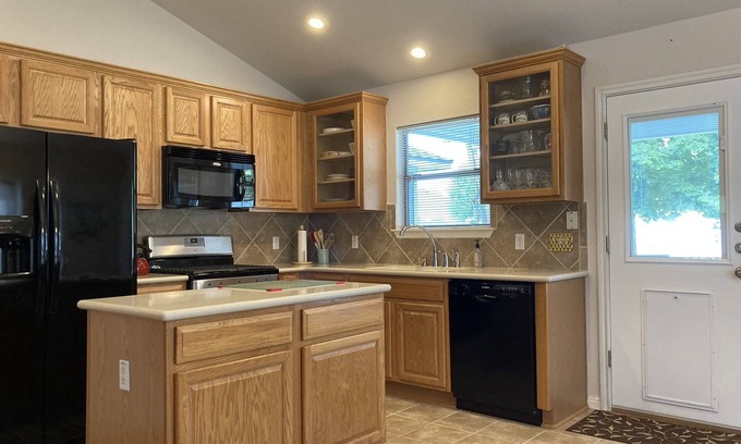 Pflugerville House | Peaceful Suburban Hideaway