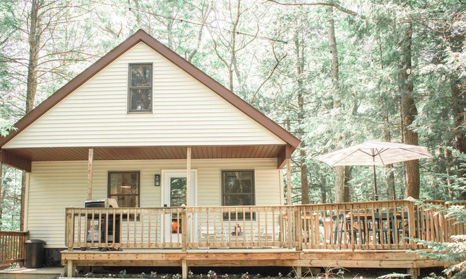 Ludington Cabin | Peaceful Woodland Cabin Near Ludington & Pentwater
