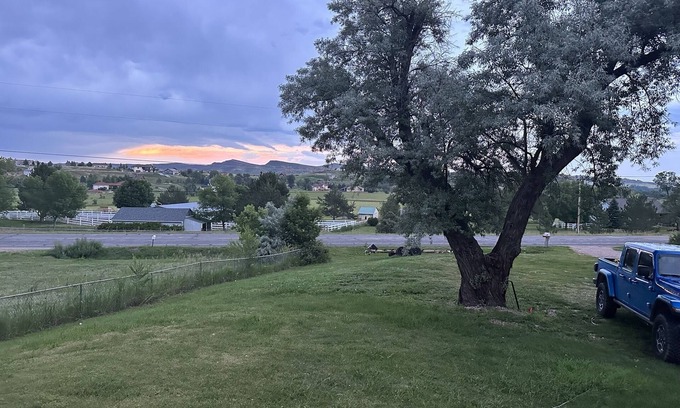 Loveland House | Peacefull Oasis. Lovely views. - Dog Friendly. Quick access to many amenities