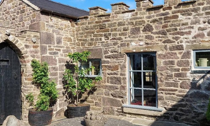 Longnor Cottage | Peak District Cottage set in 5 acres near Buxton
