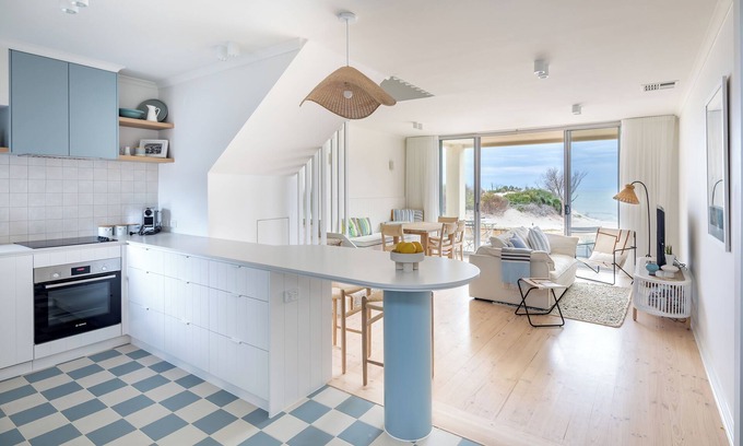 Semaphore Park Condo | Pearl Designer Beachfront Couples Retreat Semaphore Park