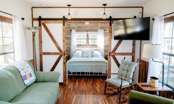 Boone Cabin | Pearl's Place: Your Cozy Cottage in the Woods