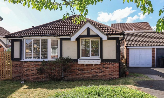 Harrogate Cottage | PEBBLE ROCK, pet friendly, character holiday cottage in Harrogate