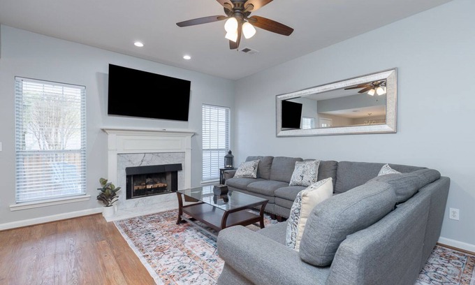 Pelham House | Pelham Palace near Oak Mountain Park