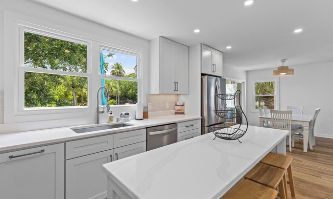 Pelican Bay House | Pelican Bay 13 - Brand New Reno! 1 Block to Beach!