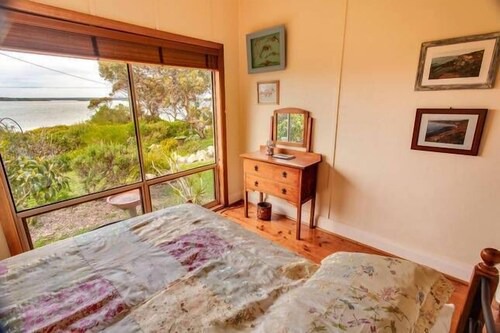 Muston Cottage | Pelican Cottage - Sanctuary Sunrises