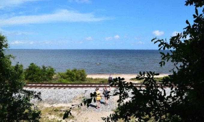 Northeast Pensacola Apartment | Pelican Nest-Charming Suite/Pool/Jacuzzi Tub/Private Balcony!