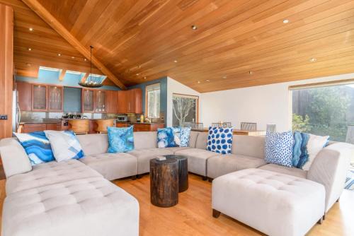 Sea Ranch House | Pelican's Landing - Amazing Views & Hot Tub