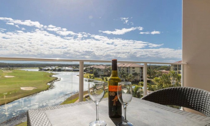Pelican Waters Apartment | PELICAN WATERS RESORT UNIT 425
