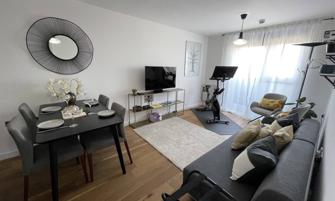 Hoxton West Apartment | Peloton Organic Health Apartment in Angel, Islington Old Street
