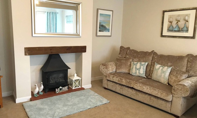 Prestatyn Cottage | PEN Y FRITH BUNGALOW, pet friendly, with a garden in Prestatyn