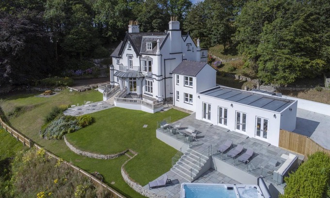 Penally Villa | Penally Manor - Luxurious Manor House - Tenby
