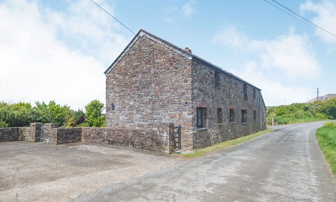 Saint Gennys Cottage | PENBARDEN BARN, family friendly, with open fire in Crackington Haven