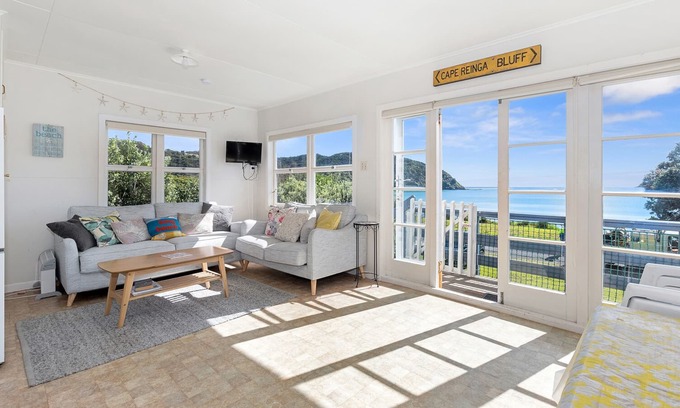 Russell Cottage | Pencarrow Cottage - Russell Holiday Home