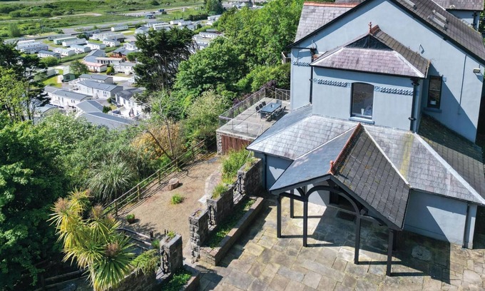 Pendine House | Pendine Manor - 9 Bedroom Manor House - Pendine