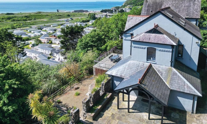 Pendine House | Pendine Manor - 9 Bedroom Manor House - Pendine