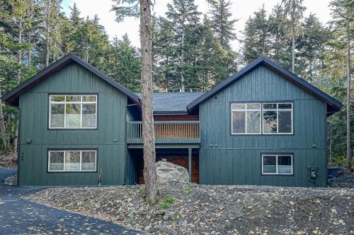 Alyeska House | Penguin Ridge Perch + Girdwood Vibes