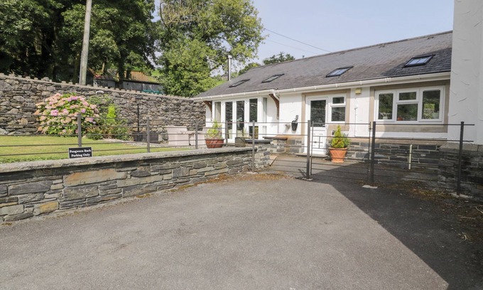 Llanrwst Cottage | PENGWERN BACH, pet friendly, luxury holiday cottage in Llanrwst