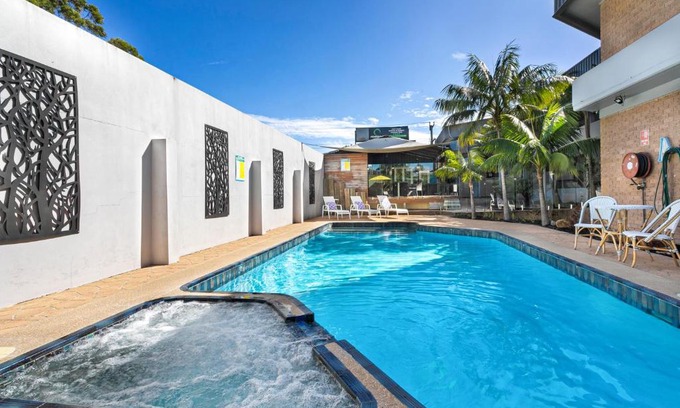 Nelson Bay Hotel | Peninsula Nelson Bay Motel and Serviced Apartments
