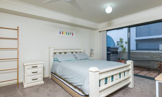 Soldiers Point Apartment | Peninsula Waters, 3/2-4 Soldiers Point Rd - Beautiful Air Conditioned Unit with Pool, Lift & WIFI