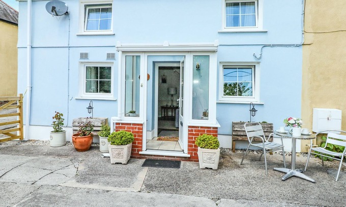 Glanamman Cottage | PENLANFACH COTTAGE, with open fire in Glanaman