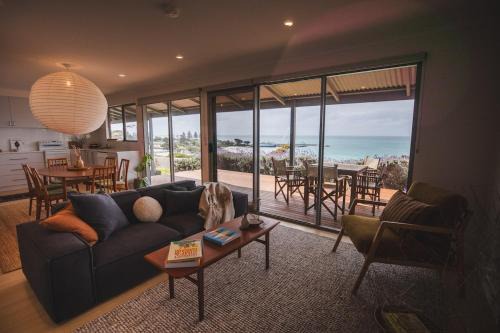 Penneshaw House | Penny Shack - Incredible sea views and just two minutes to the ferry