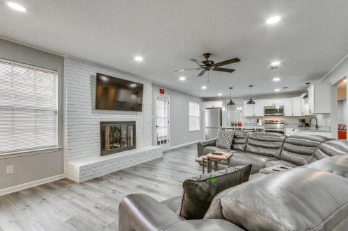 Myrtle Grove House | Pensacola Home with Private Yard 7 Mi to Downtown!