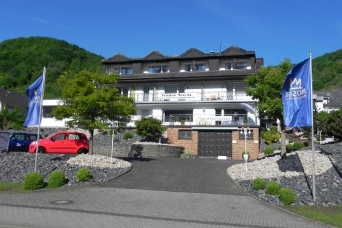 Sankt Aldegund House | Pension Mosella, Gästezimmer