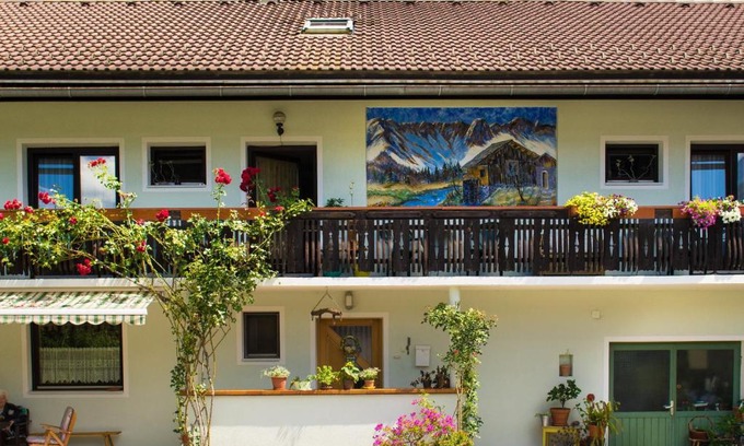 Rosenbach House | Pension Stausee