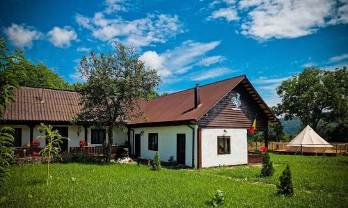 Paltin House | Pensiunea Cocoș