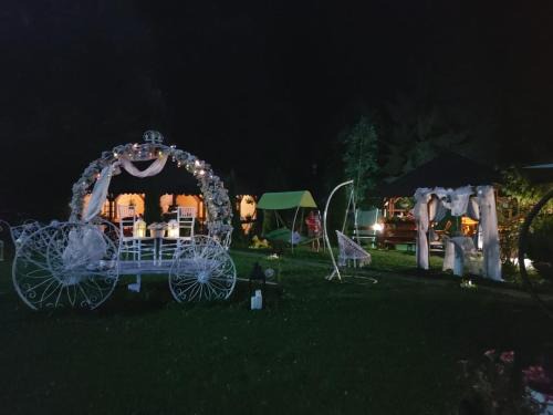 Moeciu de Sus House | Pensiunea Floarea Munților