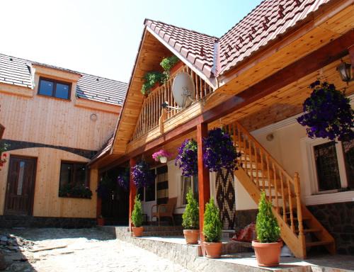 Tilisca Bed & Breakfast | Pensiunea IULIA
