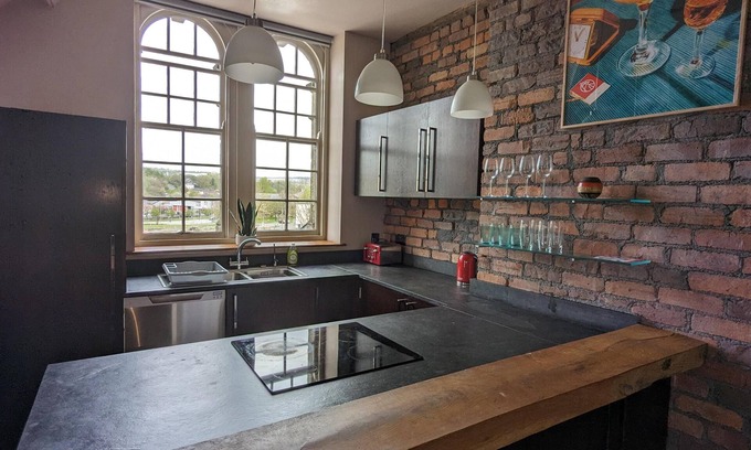 Merthyr Tydfil Apartment | Penthouse-HighStreet-Sleeps2-87WS