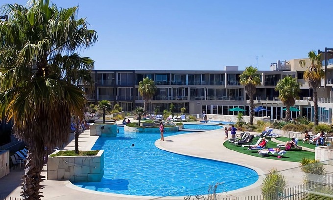 Torquay Apartment | Penthouse located at the Beach front resort