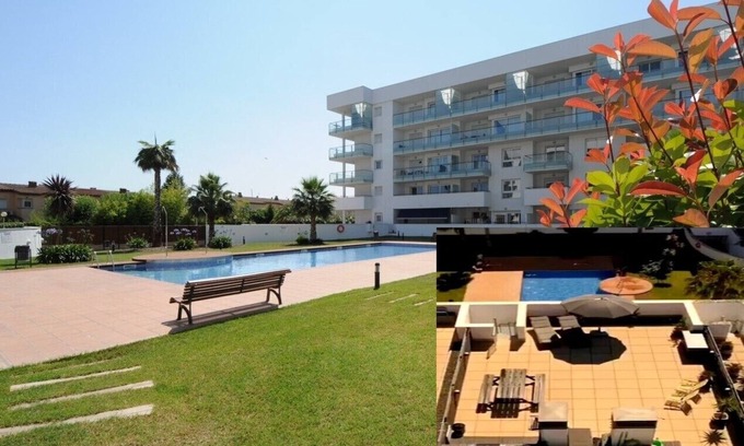 Santa Margarida Apartment | Penthouse-roof terrace -solarium of 60m2-wifi-indoor parking-pool-airco