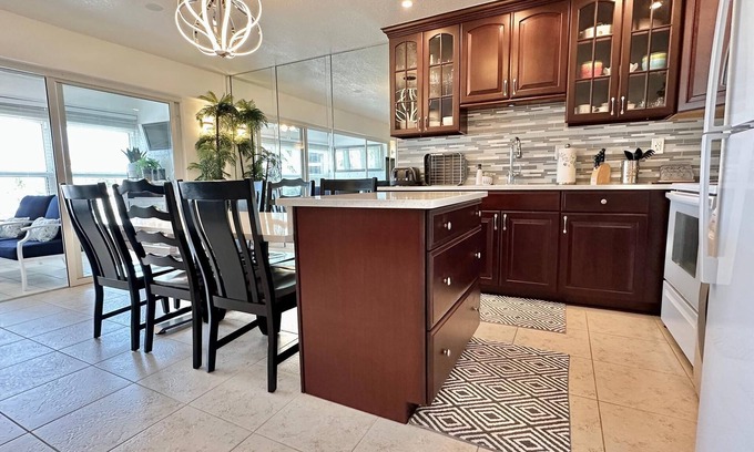 Bay Esplanade Condo | Penthouse Shores 303 - Updated and Private